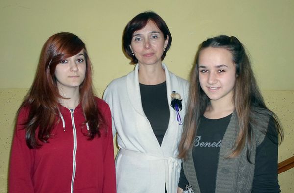 Claudia i Marta s mentoricom Danijelom Zagorec