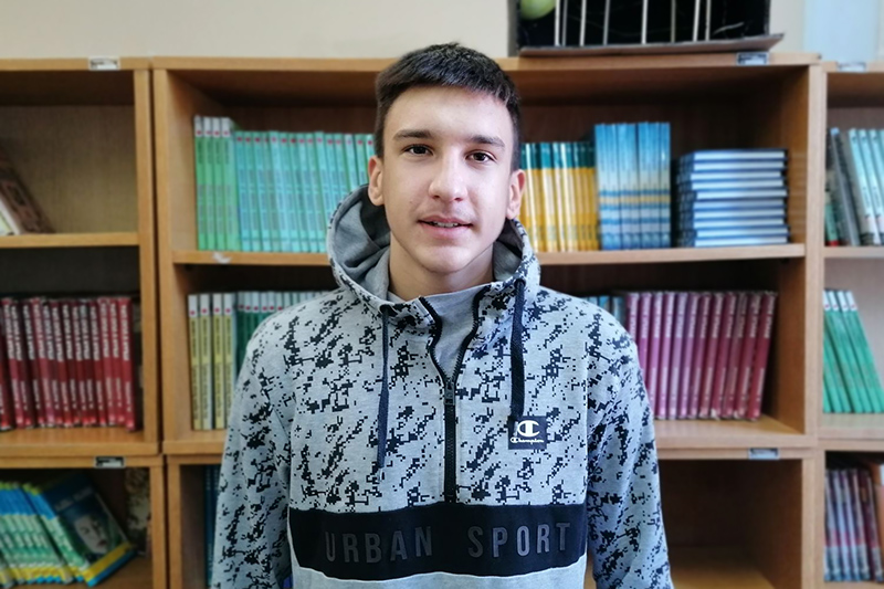 Borna Katanović, učenik 8. razreda naše škole, najtalentiraniji je mladi košarkaš Košarkaškog kluba „Radnik” i odnedavno član kadetske košarkaške reprezentacije Hrvatske