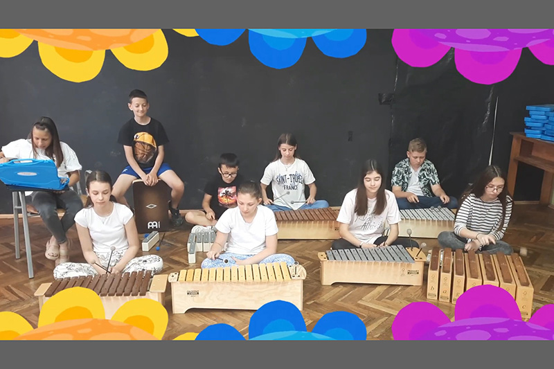 Grupa ljubitelja glazbe pod vodstvom profesorice Sandre Poštić nastupila je na Susretu đaka glazbenjaka koji je ove godine virtualno okupio jedanaest škola